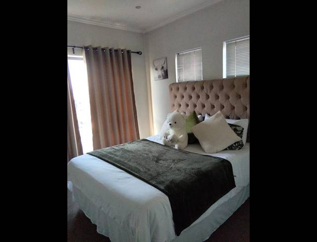 2 BEDROOM APARTMENT FOR SALE IN LONEHILL
